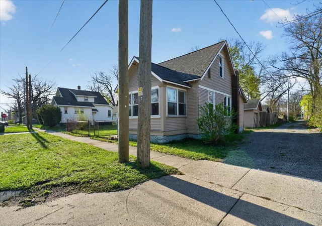 Homes for sale in Muskegon City Muskegon, MI | 379 E Dale Ave, Muskegon City Muskegon, MI 49442 | MLS# 65026017300