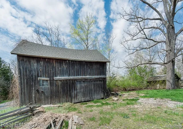 5th image of 947 E Tienken Rd, Rochester Hills, MI 48306 | MLS# 20261027842