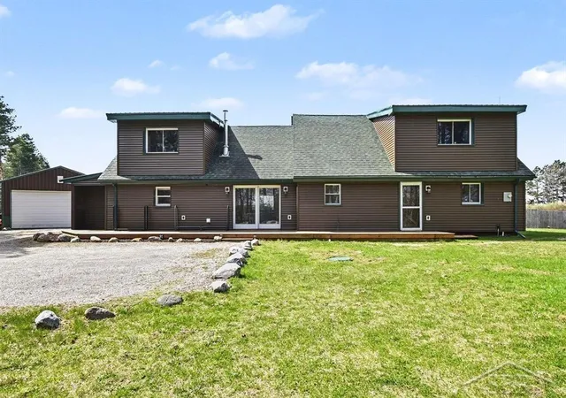 2nd image of 15251 Geddes Rd, Hemlock, MI 48626 | MLS# 61050205186