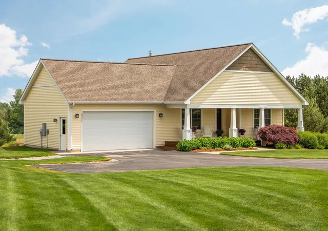 Homes for sale in Traverse City, MI | 8371 E Boca Vista Trl, Traverse City, MI 49684 | MLS# 78080067280