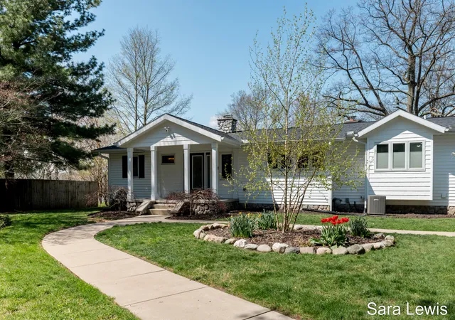 3rd image of 15710 Rich Ln, Hickory Corners, MI 49060 | MLS# 65026017631