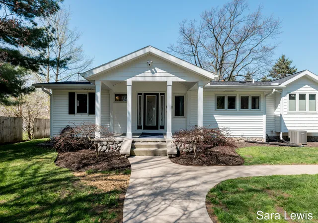 4th image of 15710 Rich Ln, Hickory Corners, MI 49060 | MLS# 65026017631