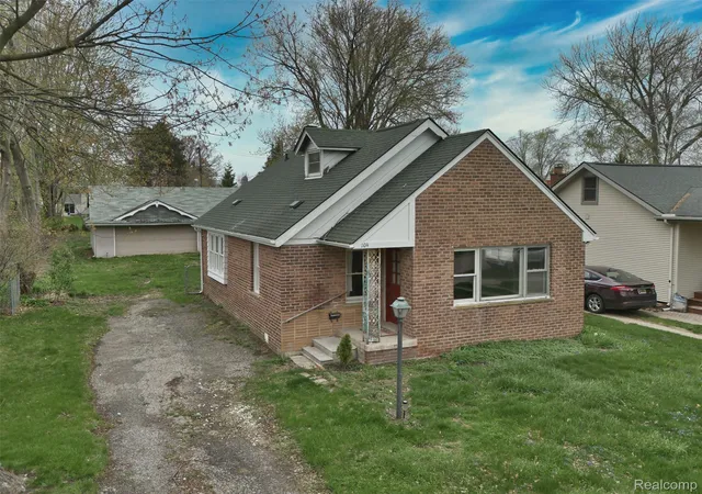 Homes for sale in Clawson City Oakland, MI | 104 Leroy Ave, Clawson City Oakland, MI 48017 | MLS# 20261028113