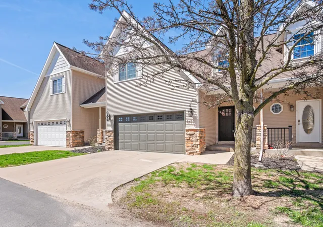 Listing Photo 3 - Condo for sale in building located at 817 Tioga Park Dr, Big Rapids, MI 49307