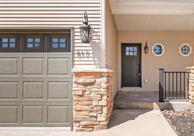 Listing Photo 4 - Condo for sale in building located at 817 Tioga Park Dr, Big Rapids, MI 49307