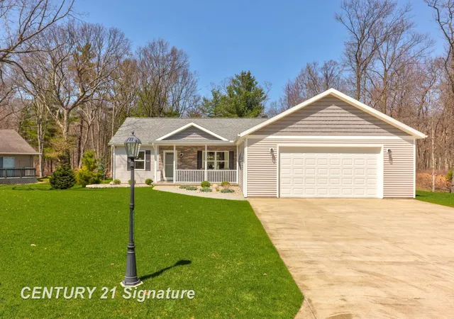 2nd image of 5728 Tipperary Dr, Caseville, MI 48725 | MLS# 61050205315