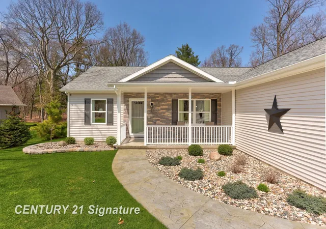 3rd image of 5728 Tipperary Dr, Caseville, MI 48725 | MLS# 61050205315