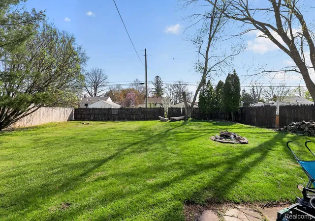 4th image of 5918 Cardwell St, Garden City, MI 48135 | MLS# 20261028243