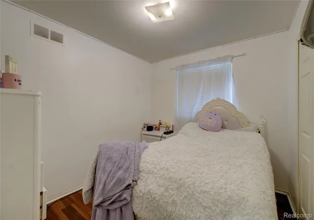 Listing Photo 5 - Condo for sale in building located at 20522 Longwood Dr, Clinton Township, MI 48038