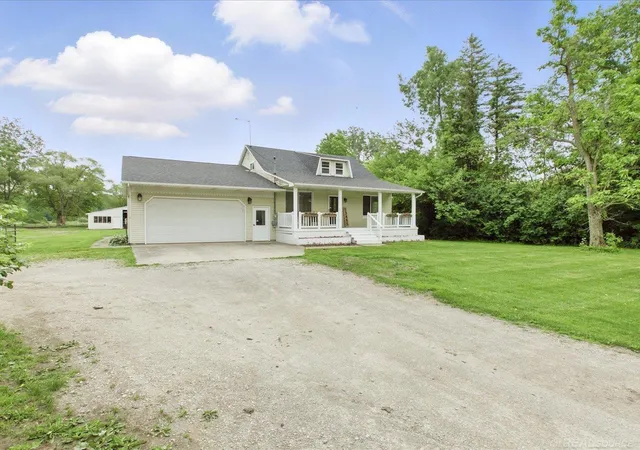 Photo 4 of Single family home for sale at 13485 S Block Rd, Birch Run, MI 48415 | MLS# 58050205356 | Listing updated on 2026-08-26