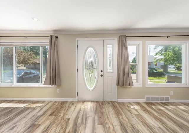 Photo 3 of Single family home for sale at 21525 Brys Dr, Saint Clair Shores, MI 48080 | MLS# 58050205358 | Listing updated on 2026-09-02