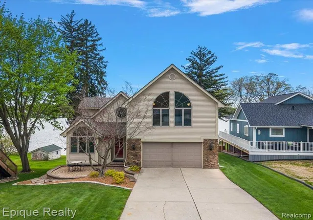 Photo 1 of Single family home for sale at 4521 Parnell Dr, Clarkston, MI 48346 | MLS# 20261028390 | Listing updated on 2026-07-28