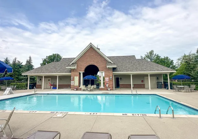 Listing Photo 2 - Condo for sale in building located at 15368 Yale Dr, Clinton Township, MI 48038