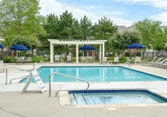 Listing Photo 3 - Condo for sale in building located at 15368 Yale Dr, Clinton Township, MI 48038