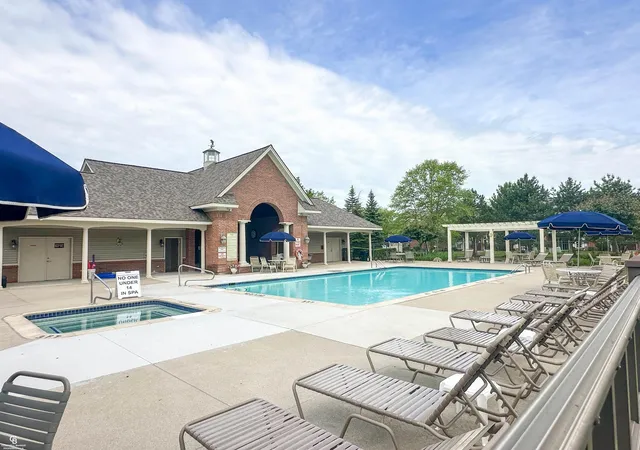 Listing Photo 4 - Condo for sale in building located at 15368 Yale Dr, Clinton Township, MI 48038