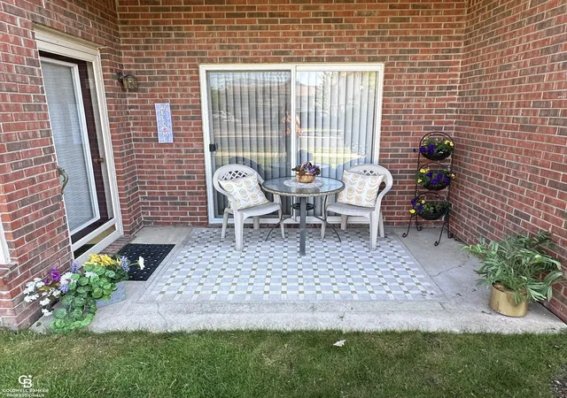 Listing Photo 5 - Condo for sale in building located at 15368 Yale Dr, Clinton Township, MI 48038