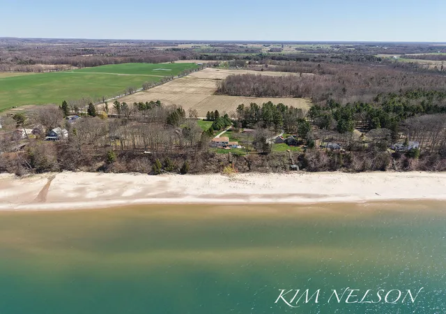 Photo 3 of Mansion for sale at 8937 S Indian Hills Rd, Montague, MI 49437 | MLS# 71026017917 | Listing updated on 2026-08-04