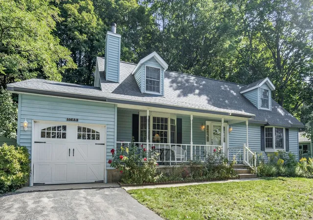 Photo 1 of Single family home for sale at 11332 Peninsula Dr, Traverse City, MI 49686 | MLS# 78080067365 | Listing updated on 2026-09-10