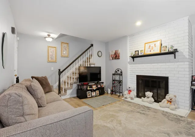 Listing Photo 4 - Condo for sale in building located at 42211 Toddmark Ln, Clinton, MI 48038