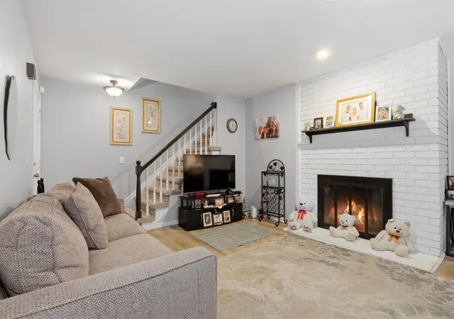 Listing Photo 5 - Condo for sale in building located at 42211 Toddmark Ln, Clinton, MI 48038