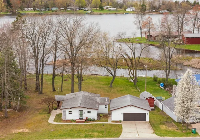 Photo 1 of Single family home for sale at 20041 E Chippewa Lake Dr, Chippewa Township Mecosta, MI 49631 | MLS# 72026017963 | Listing updated on 2026-07-08