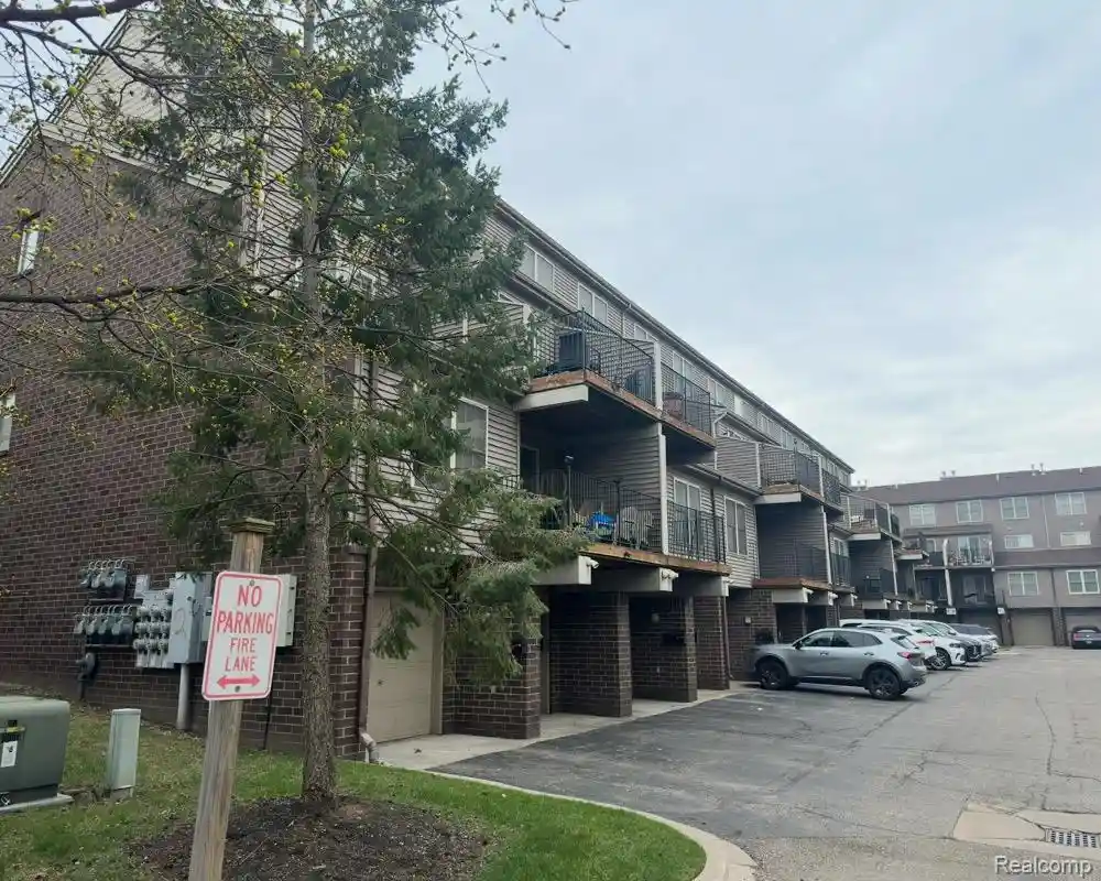 Listing Photo 25 - Condo for sale in 7 Georgetown located at 7 Georgetown, Dearborn, MI 48126 - Unit 7 Georgetown
