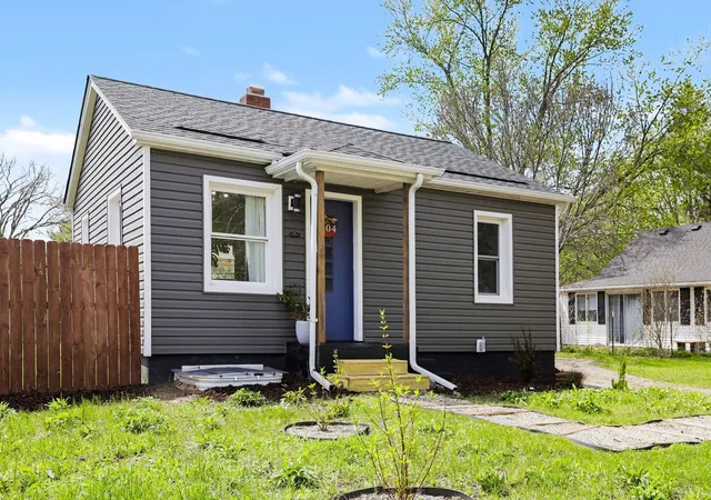 Photo 2 of Single family home for sale at 904 Hawthorne Ave, Ypsilanti, MI 48198 | MLS# 81026018100 | Listing updated on 2026-06-04