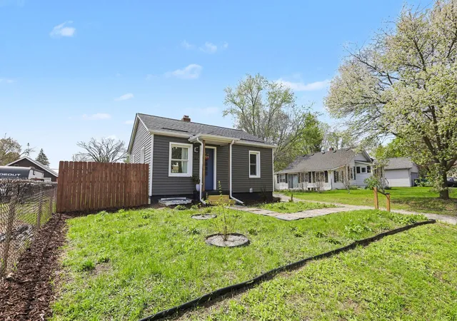 Photo 3 of Single family home for sale at 904 Hawthorne Ave, Ypsilanti, MI 48198 | MLS# 81026018100 | Listing updated on 2026-06-04