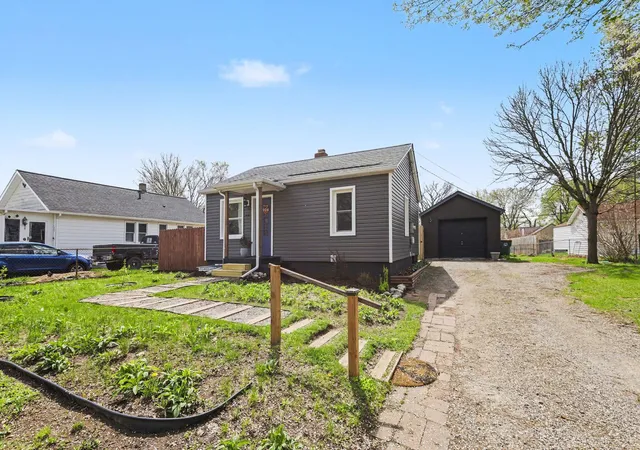 Photo 4 of Single family home for sale at 904 Hawthorne Ave, Ypsilanti, MI 48198 | MLS# 81026018100 | Listing updated on 2026-06-04