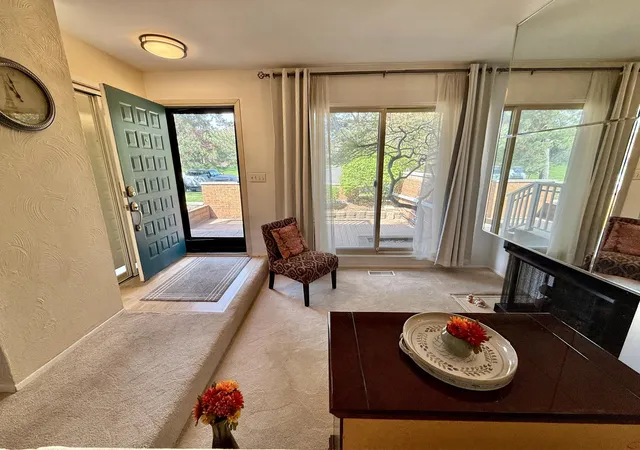 Listing Photo 5 - Condo for sale in building located at 1651 S Hl Blvd, Bloomfield Hills, MI 48304