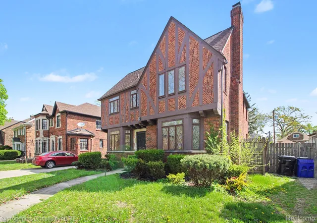 3rd image of 18944 Warrington Dr, Detroit, MI 48221 | MLS# 20261028812