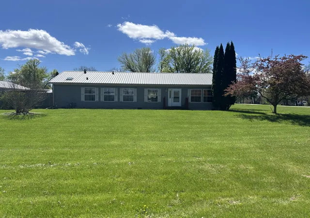 Photo 3 of Single family home for sale at 33291 Maryann Dr, Colon, MI 49040 | MLS# 68026018185 | Listing updated on 2026-08-31