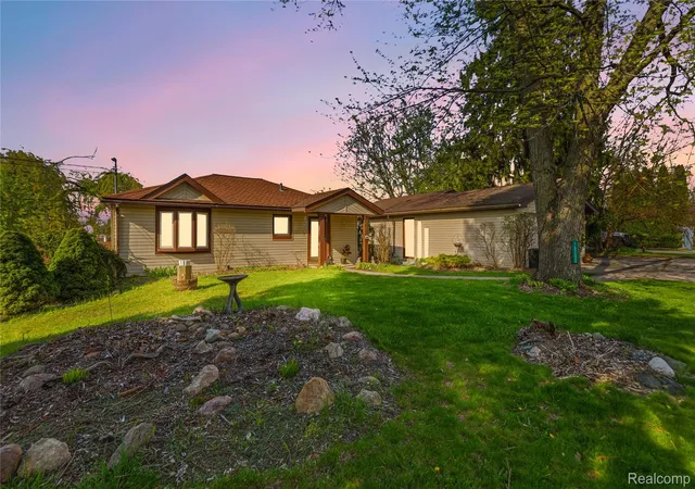 Photo 3 of Single family home for sale at 16280 Softwater Lake Dr, Linden, MI 48451 | MLS# 20261028981 | Listing updated on 2026-09-08