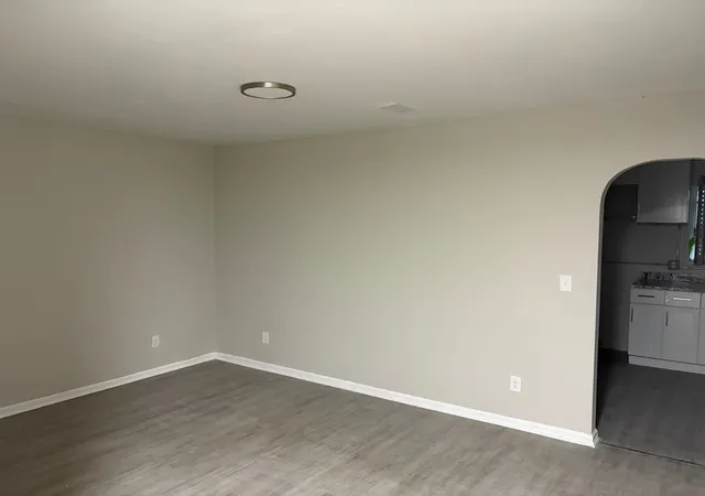 5th image of 1014 Bloor Ave, Flint, MI 48507 | MLS# 5050205545