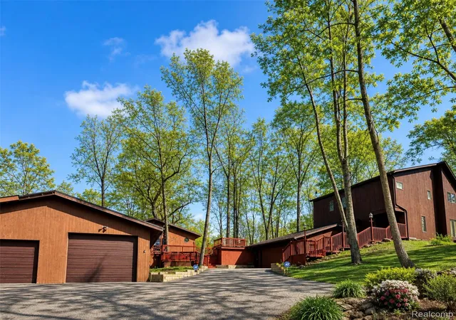 Homes for sale in Perry Township Shiawassee, MI | 10655 Beardslee Rd, Perry Township Shiawassee, MI 48872 | MLS# 20261029068