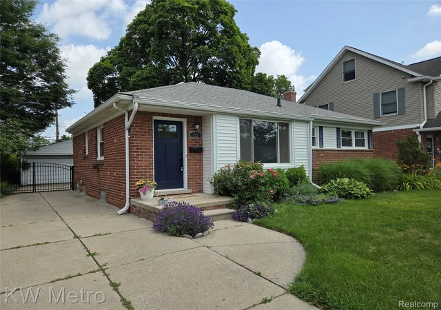 Photo 1 of Single family home for sale at 122 Jeffrey Ave, Royal Oak, MI 48073 | MLS# 20261029069 | Listing updated on 2026-09-12