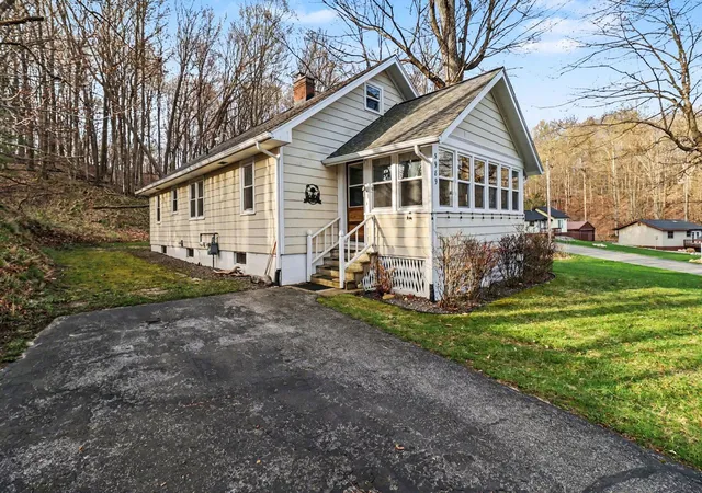 Photo 3 of Single family home for sale at 5989 W Barnhart Rd, Ludington, MI 49431 | MLS# 67026018293 | Listing updated on 2026-08-01