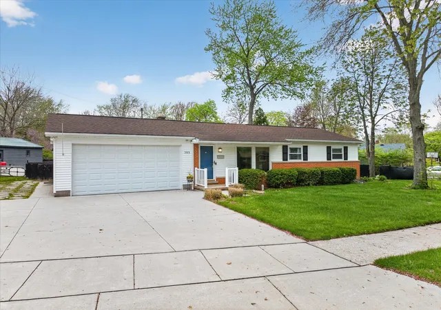 Homes for sale in Saline, MI | 385 Hollywood Dr, Saline, MI 48176 | MLS# 81026018319