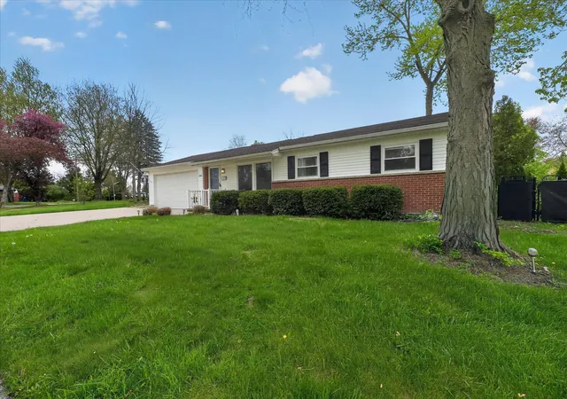 Homes for sale in Saline, MI | 385 Hollywood Dr, Saline, MI 48176 | MLS# 81026018319