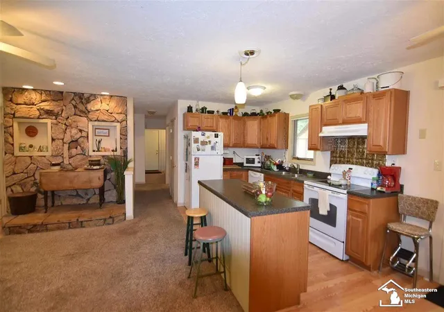3rd image of 103 Marigold Ln, Houghton Lake, MI 48629 | MLS# 57050205616