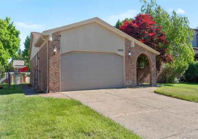 Photo 3 of Single family home for sale at 13979 Biscayne Dr, Sterling Heights, MI 48313 | MLS# 20261029250 | Listing updated on 2026-09-01