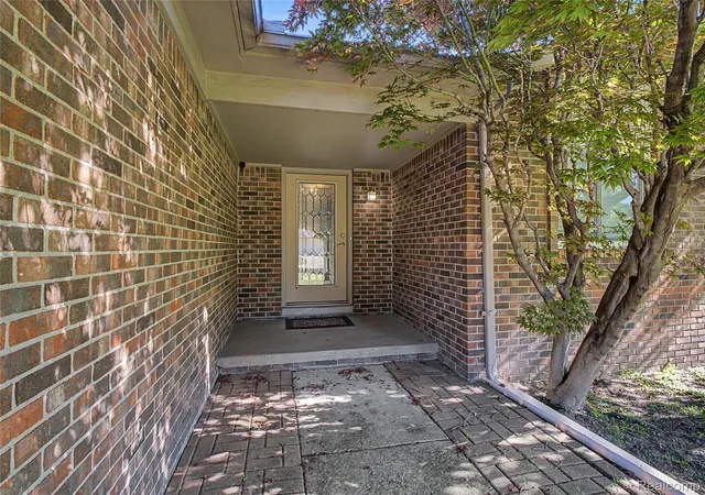 Photo 3 of Single family home for sale at 13979 Biscayne Dr, Sterling Heights, MI 48313 | MLS# 20261029250 | Listing updated on 2026-09-01
