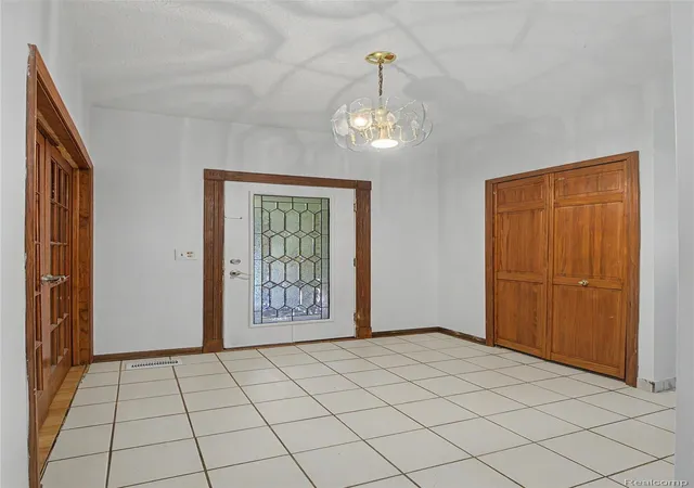 Photo 4 of Single family home for sale at 13979 Biscayne Dr, Sterling Heights, MI 48313 | MLS# 20261029250 | Listing updated on 2026-09-01