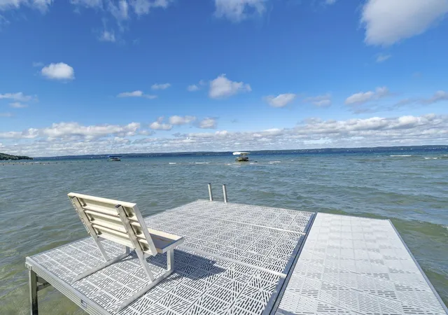 Photo 3 of Single family home for sale at 10191 Peninsula Dr, Traverse City, MI 49686 | MLS# 78080067446 | Listing updated on 2026-09-18