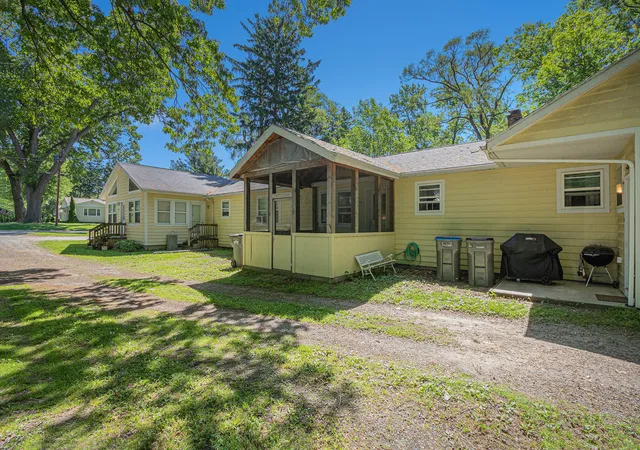 2nd image of 121 E Michigan St, New Buffalo, MI 49117 | MLS# 69026018412