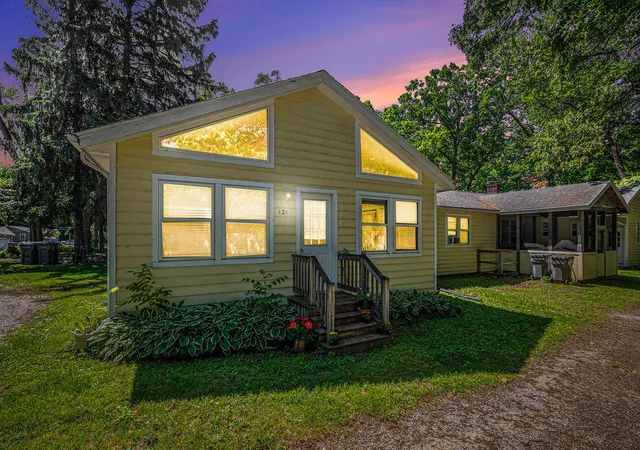 38th image of 121 E Michigan St, New Buffalo, MI 49117 | MLS# 69026018412
