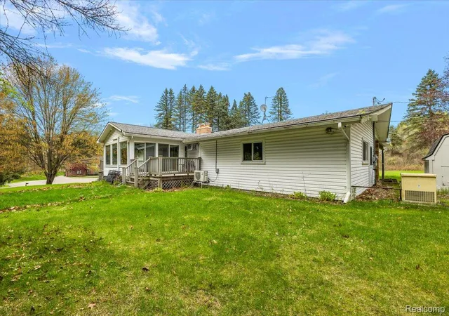 Photo 3 of Single family home for sale at 865 N Lapeer Rd, Lake Orion, MI 48362 | MLS# 20261029359 | Listing updated on 2026-09-09
