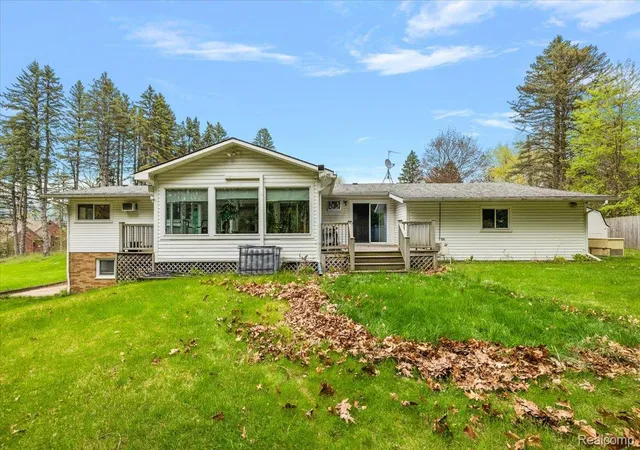 Photo 3 of Single family home for sale at 865 N Lapeer Rd, Lake Orion, MI 48362 | MLS# 20261029359 | Listing updated on 2026-10-05