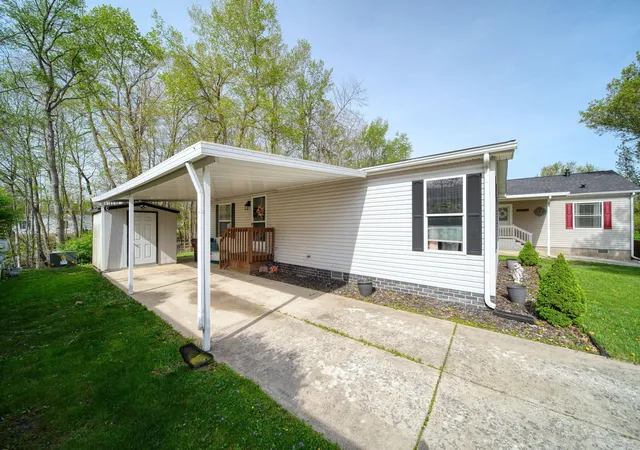 Homes for sale in Adrian, MI | 953 Savannah River Dr, Adrian, MI 49221 | MLS# 81026018432