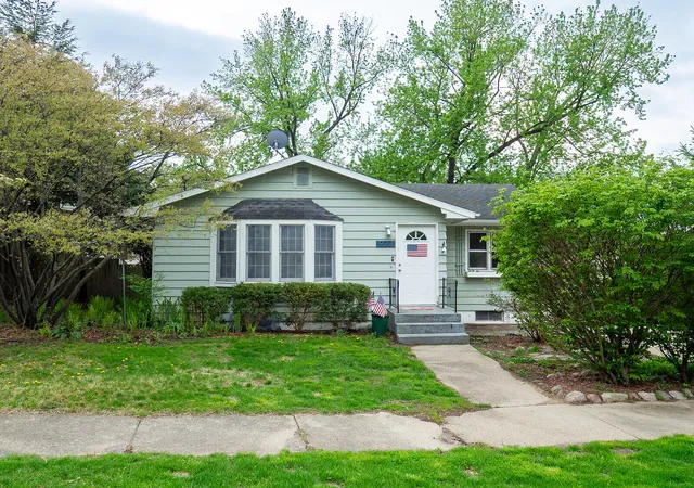 Homes for sale in New Buffalo City Berrien, MI | 923 Bell Ave, New Buffalo City Berrien, MI 49117 | MLS# 69026018475